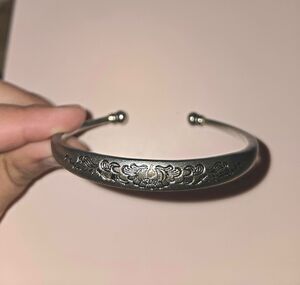 Solid 999.9 Fine Pure Silver Cuff Bracelet Chinese Marked 足银 999.9 Weighs 0.9oz